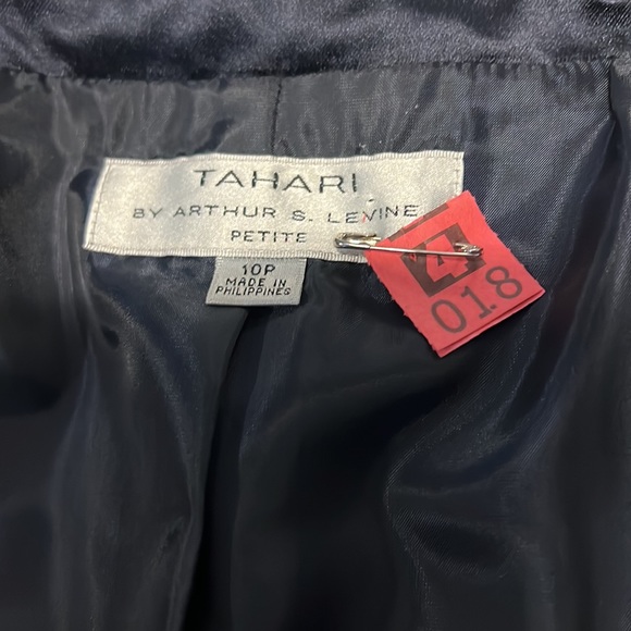 #10 Tahari By Arthur Levine 3 pc Suit set - Picture 3 of 6